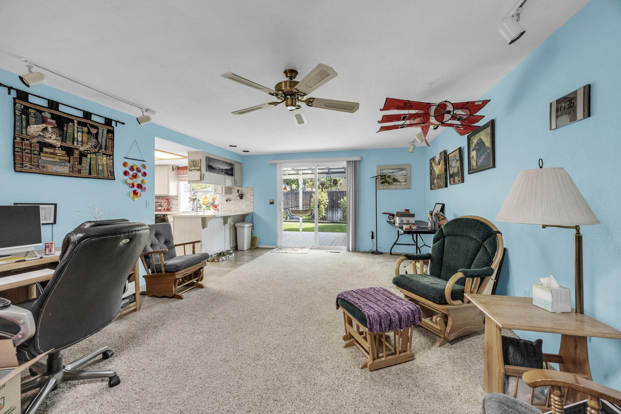 2575 Roberts Road Medford, OR 97504 - Photo 9 of 21 Family Room