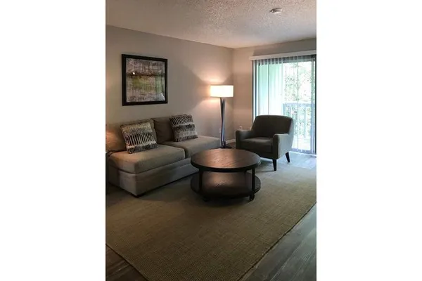 $800 | 7201 Wood Hollow Drive, Unit 322, Austin, TX 78731