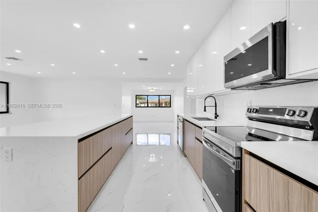 $899,900 | 695 West 73rd Place, Hialeah, FL 33014