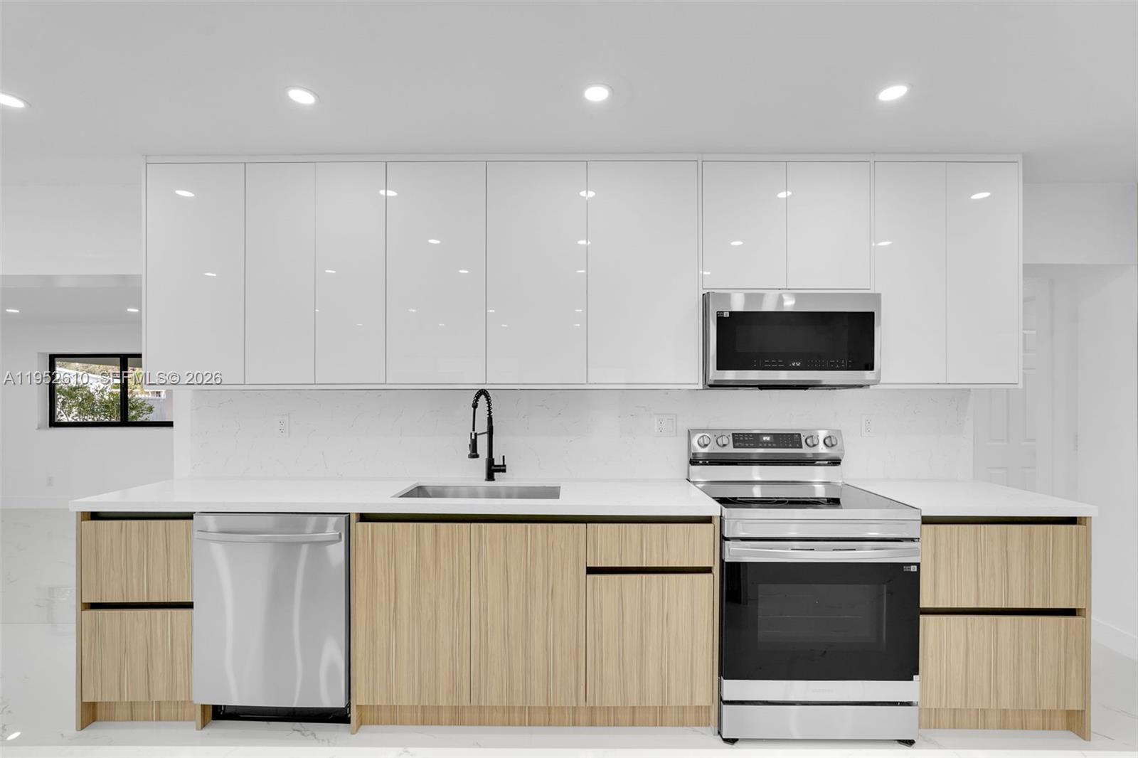 695 West 73rd Place Hialeah, FL 33014 - Photo 18 of 43