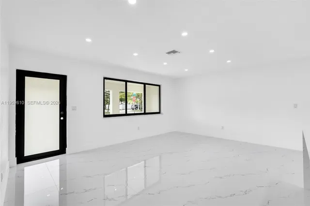 $899,900 | 695 West 73rd Place, Hialeah, FL 33014