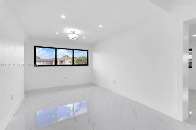$899,900 | 695 West 73rd Place, Hialeah, FL 33014