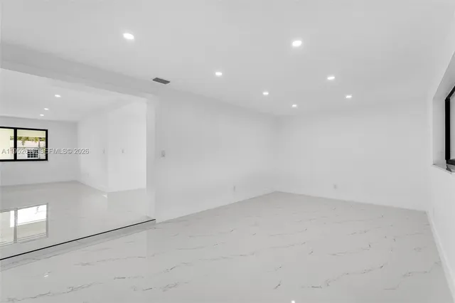 $899,900 | 695 West 73rd Place, Hialeah, FL 33014