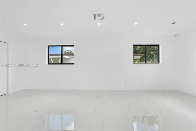 $899,900 | 695 West 73rd Place, Hialeah, FL 33014