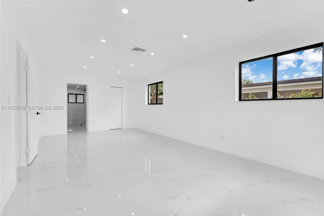 $899,900 | 695 West 73rd Place, Hialeah, FL 33014