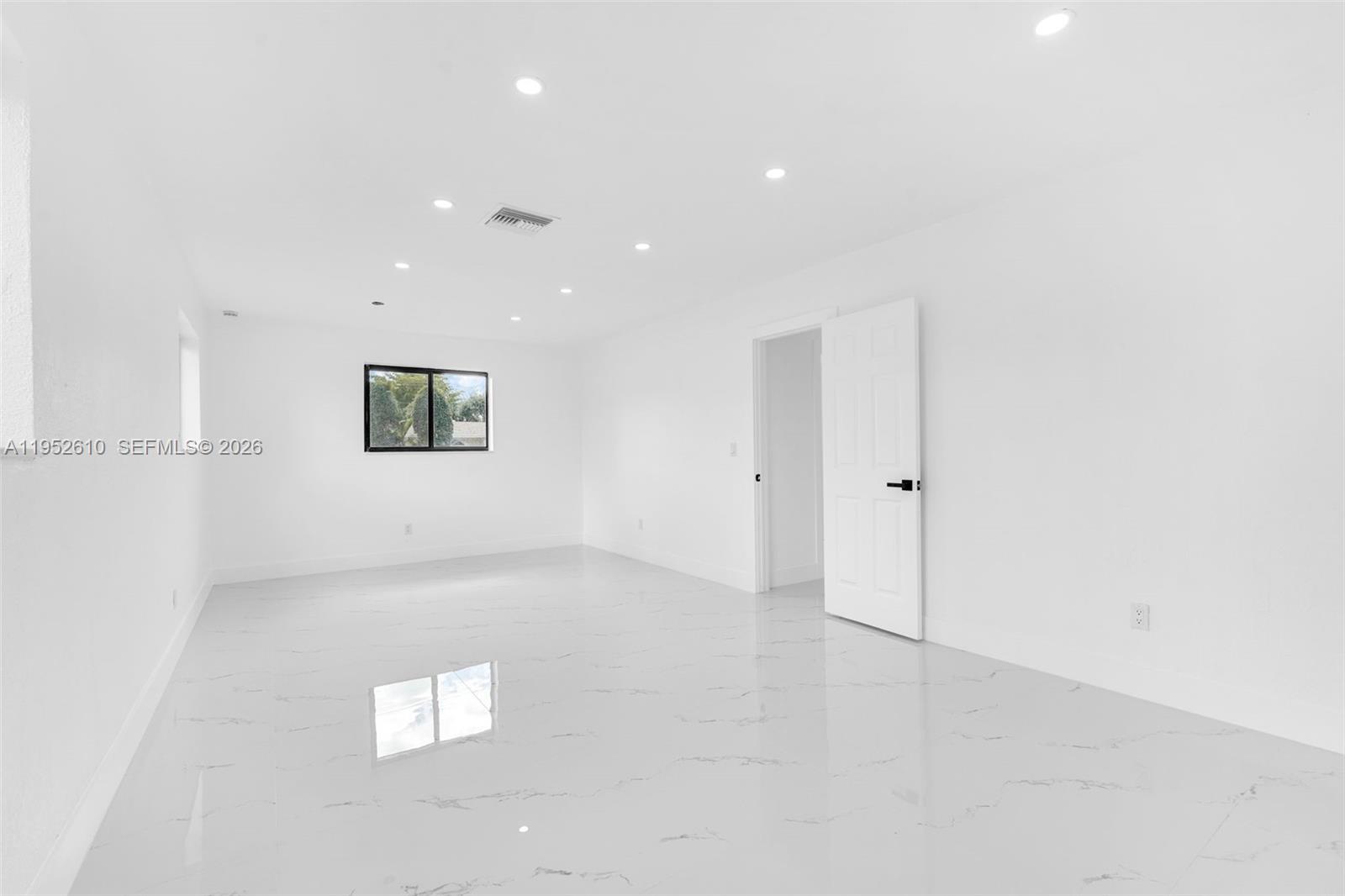 695 West 73rd Place Hialeah, FL 33014 - Photo 30 of 43