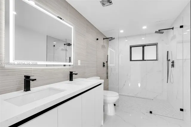 $899,900 | 695 West 73rd Place, Hialeah, FL 33014