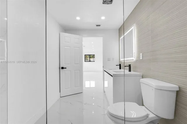 $899,900 | 695 West 73rd Place, Hialeah, FL 33014