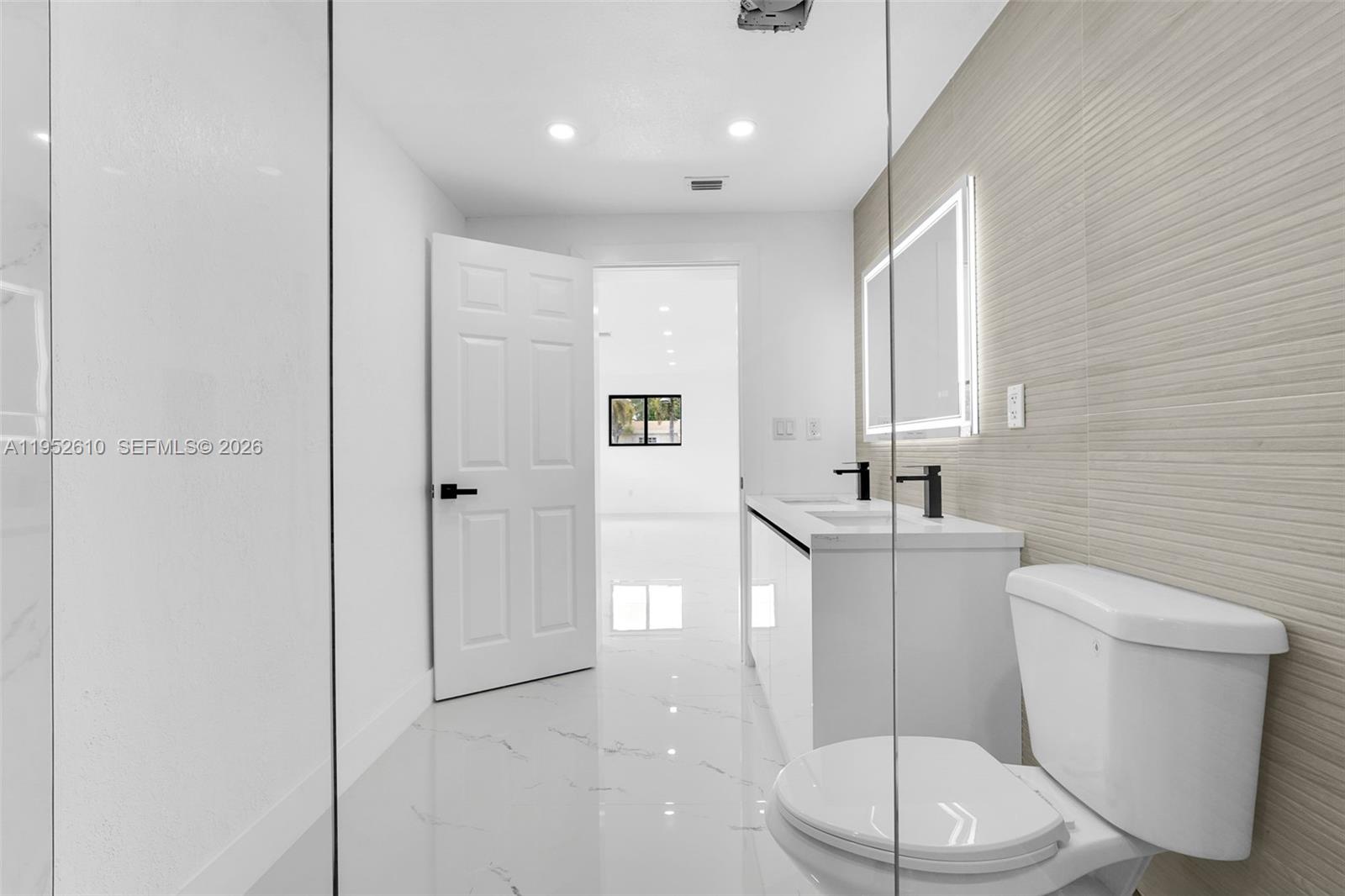 695 West 73rd Place Hialeah, FL 33014 - Photo 33 of 43