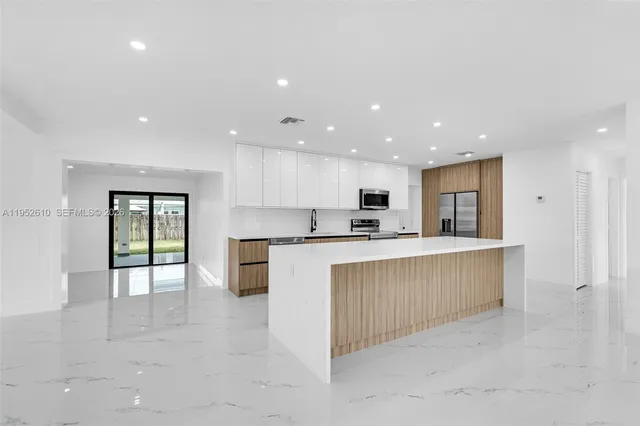 $899,900 | 695 West 73rd Place, Hialeah, FL 33014