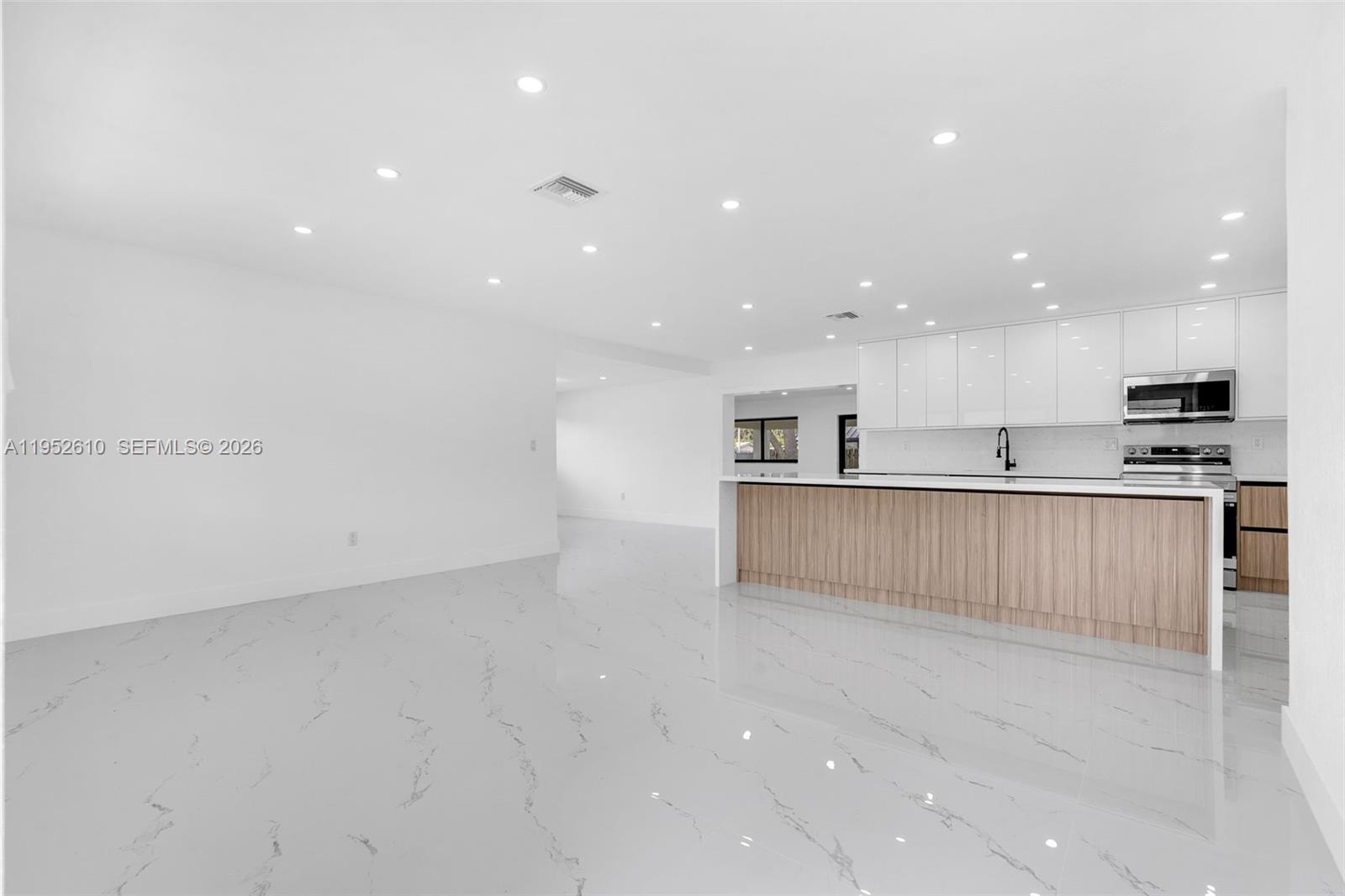 695 West 73rd Place Hialeah, FL 33014 - Photo 9 of 43