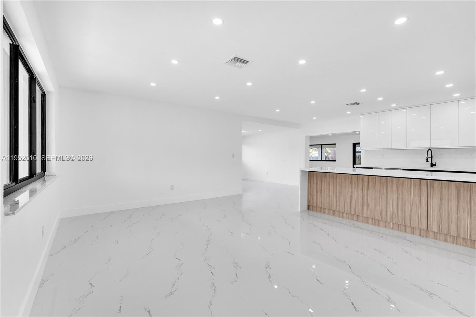 695 West 73rd Place Hialeah, FL 33014 - Photo 10 of 43