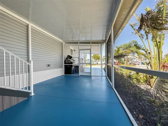 a view of entryway with washer and dryer