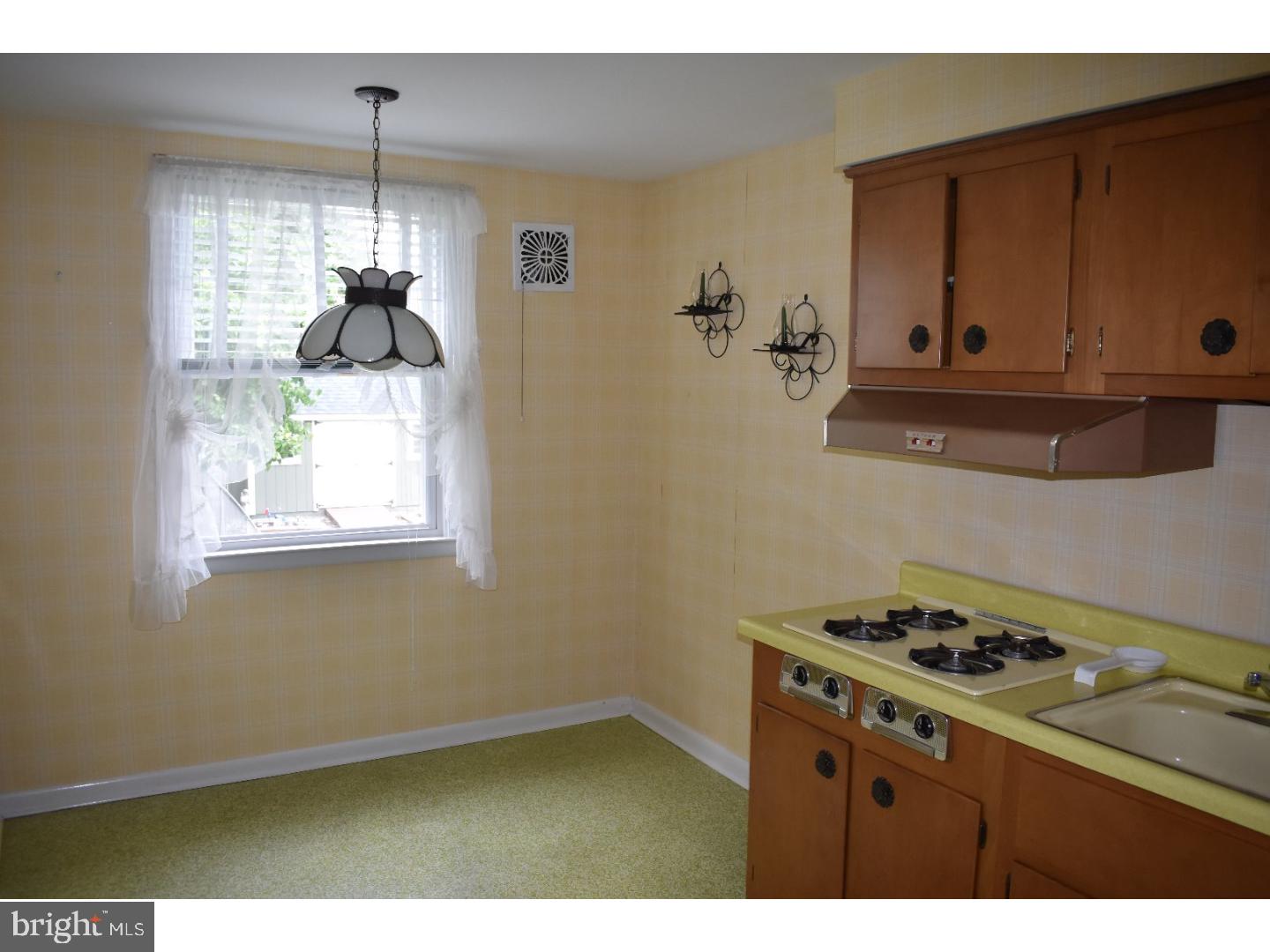 11710 Millbrook Road Philadelphia, PA 19154 - Photo 11 of 25 Kitchen