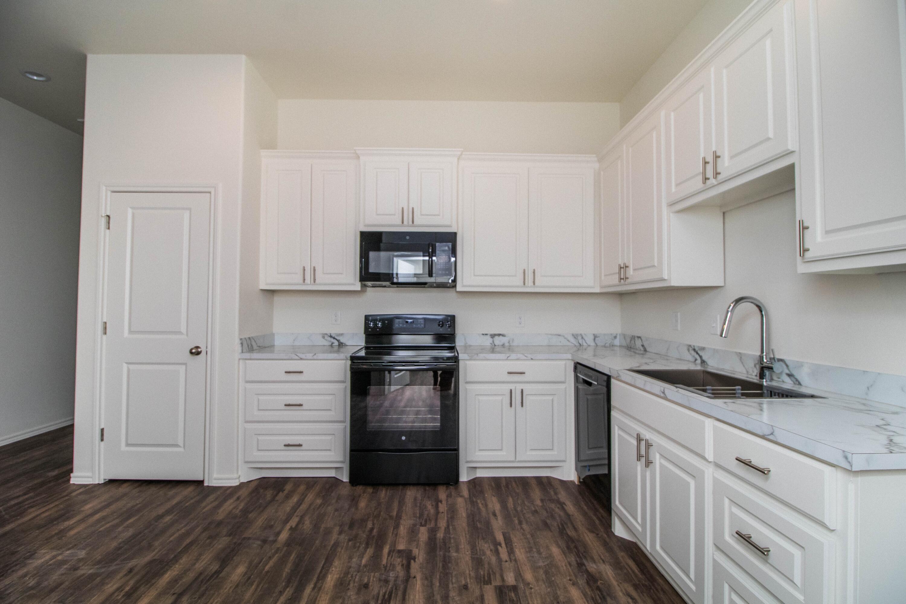 2015 102nd Street Lubbock, TX 79423 - Photo 6 of 24 Kitchen