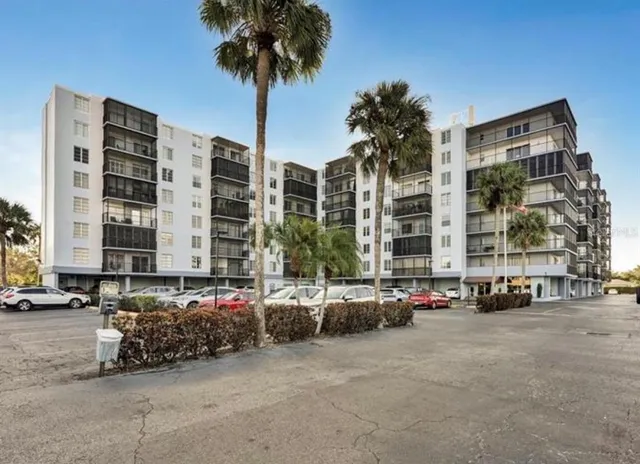 $148,500 | 2901 26th Street West, Unit 301, Bradenton, FL 34205