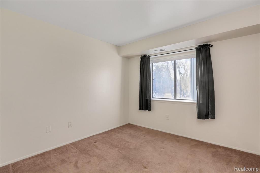 27374 Evergreen Road, Unit 4 Lathrup Village, MI 48076 - Photo 16 of 26