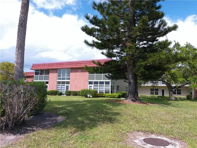 a view of a yard in front of a house