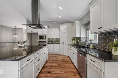 $600,000 | 21544 West 176th Terrace, Olathe, KS 66062