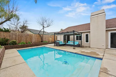 a view of a house with a backyard