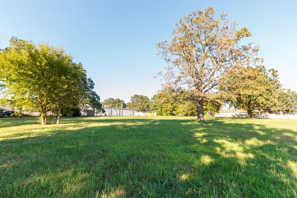 1075 Lynn Street Lebanon, MO 65536 - Photo 4 of 13