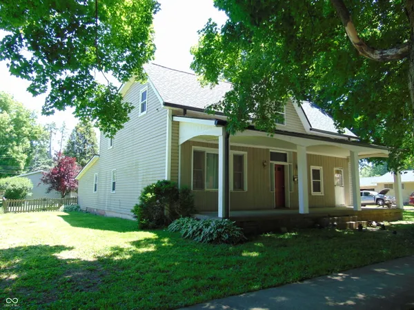 $359,995 | 225 South Market Street, Thorntown, IN 46071
