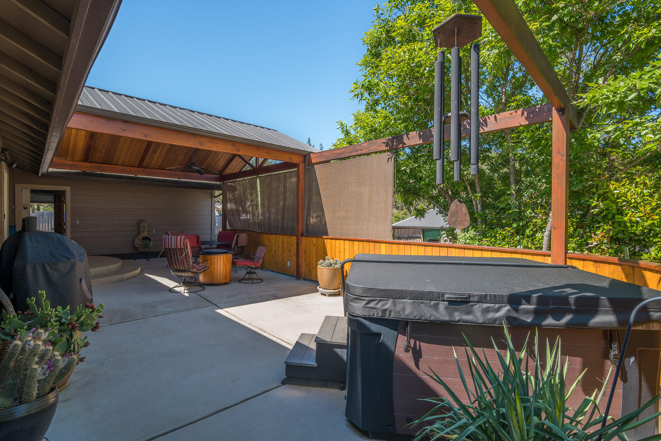 6635 Crowfoot Road Trail, OR 97541 - Photo 49 of 70 Covered Back Porch