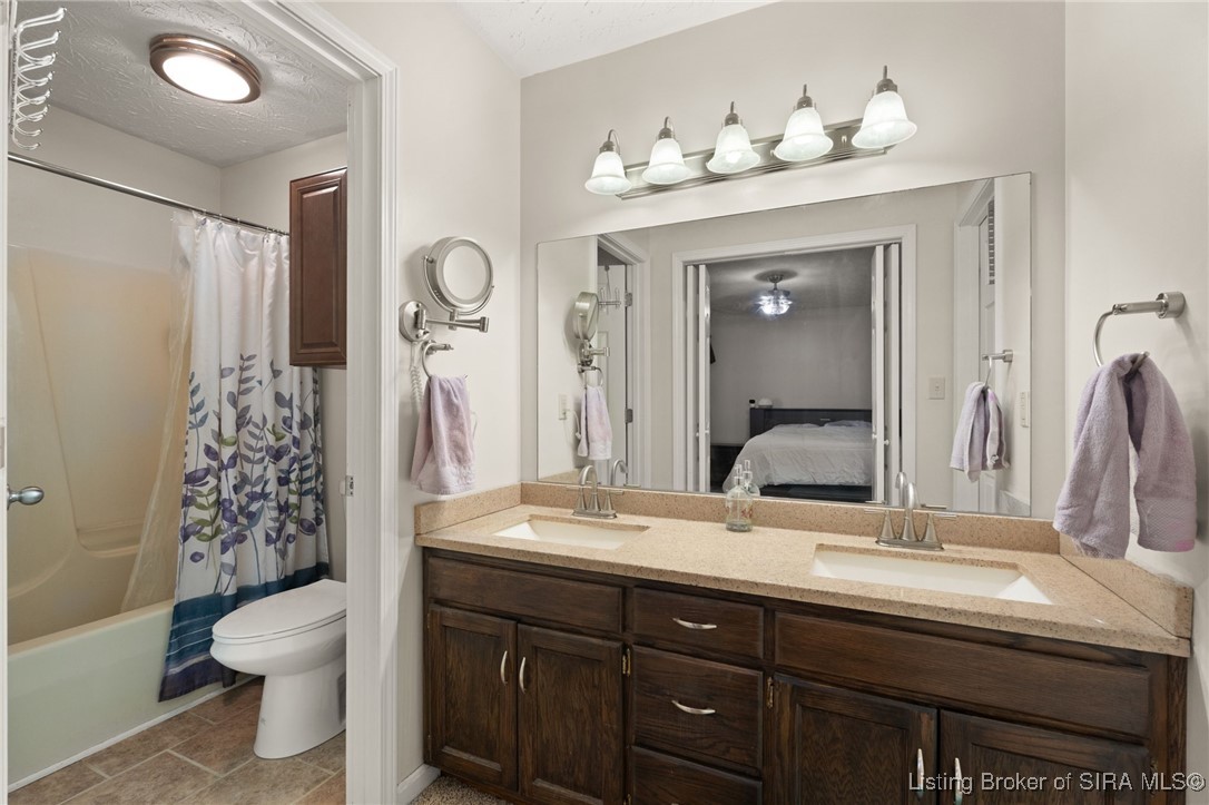 9404 Hunters Ridge Drive Georgetown, IN 47122 - Photo 25 of 48