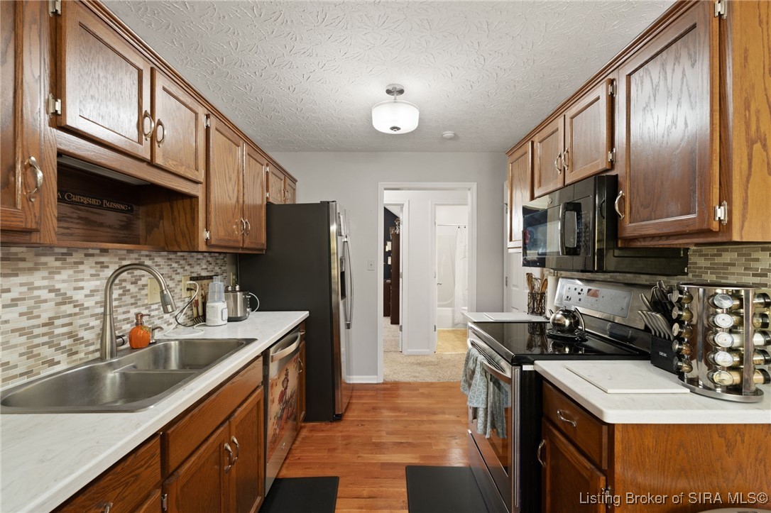 9404 Hunters Ridge Drive Georgetown, IN 47122 - Photo 10 of 48