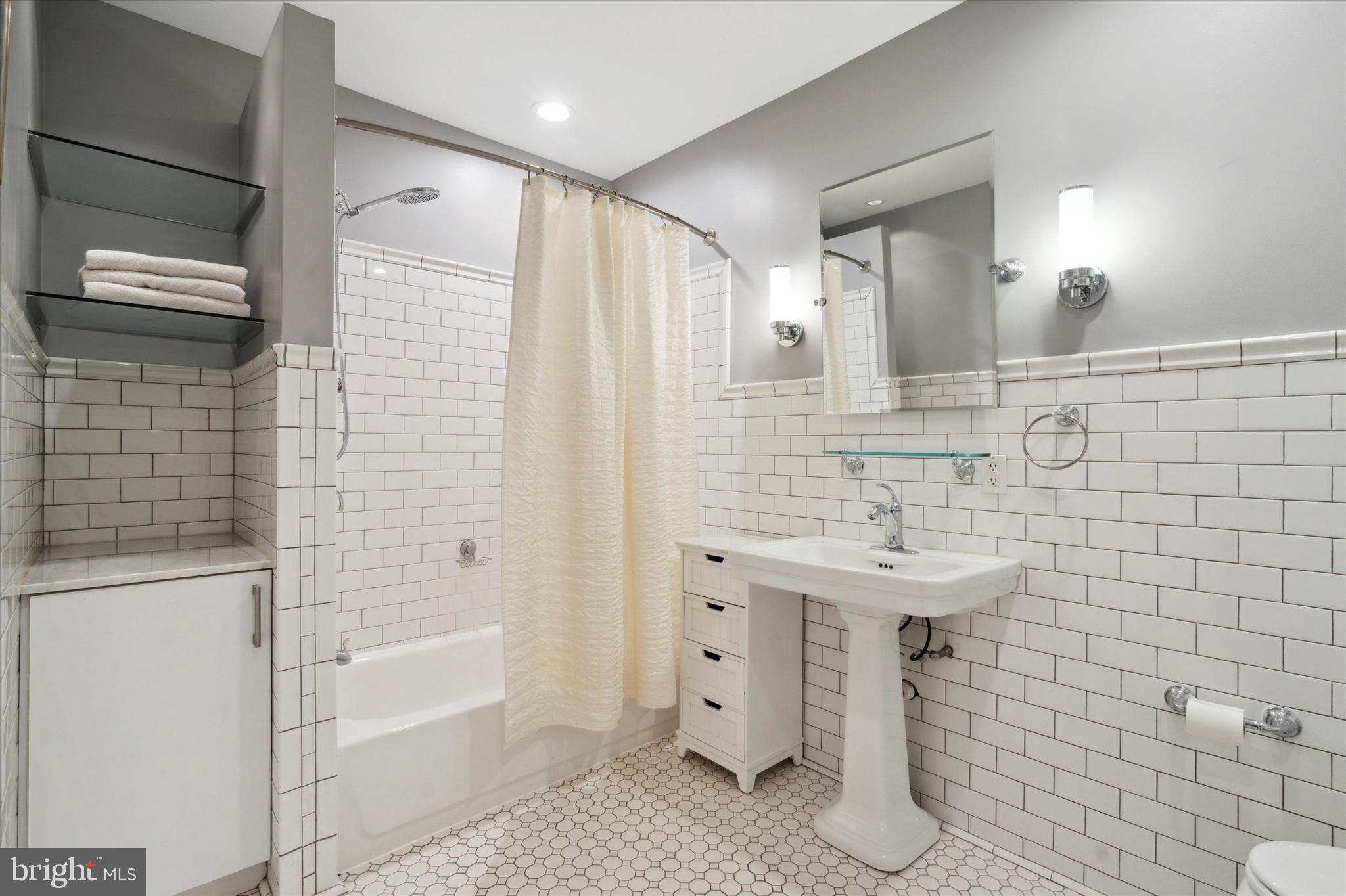 2031 Pemberton Street Philadelphia, PA 19146 - Photo 13 of 27