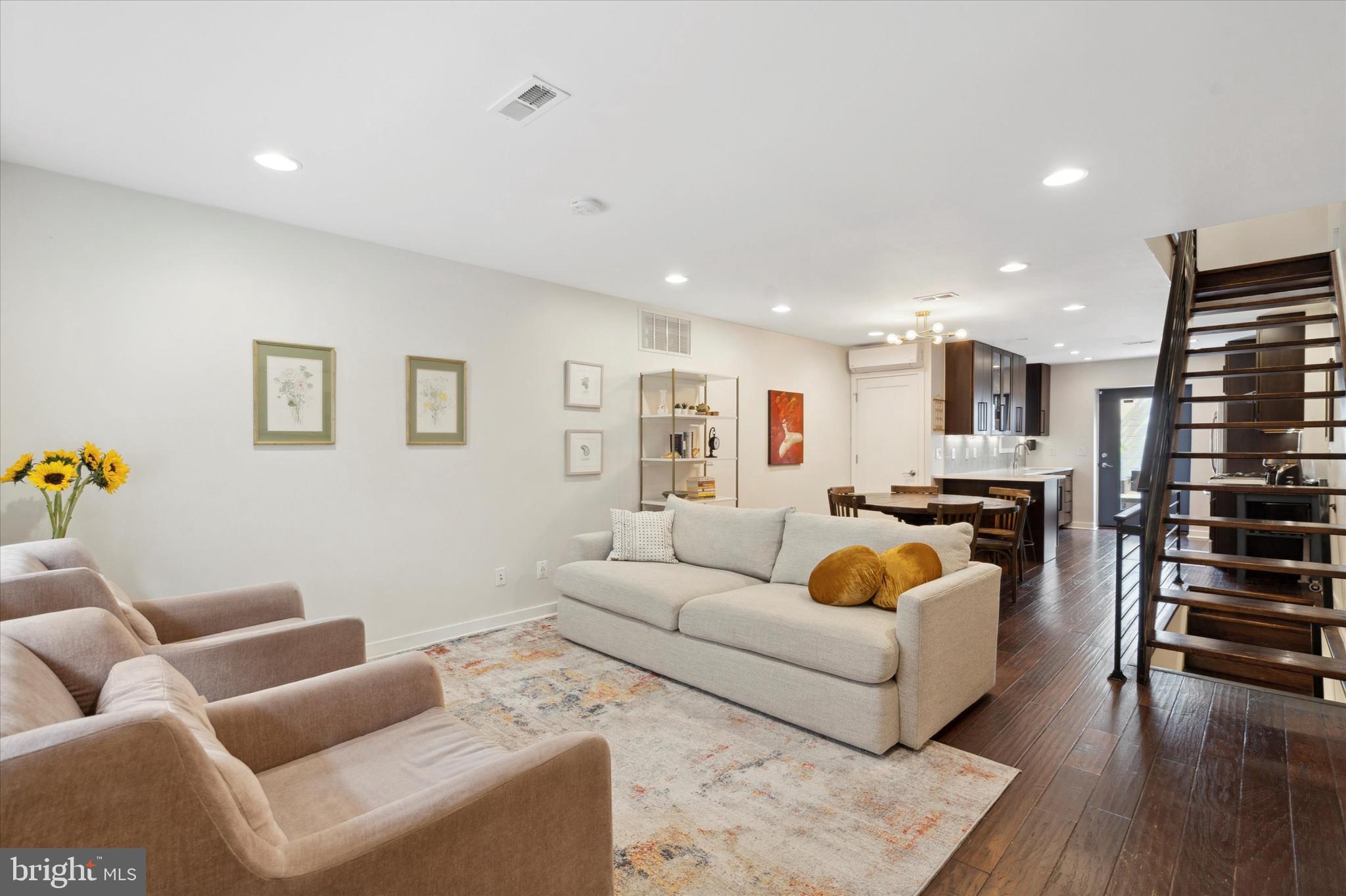 2031 Pemberton Street Philadelphia, PA 19146 - Photo 2 of 27