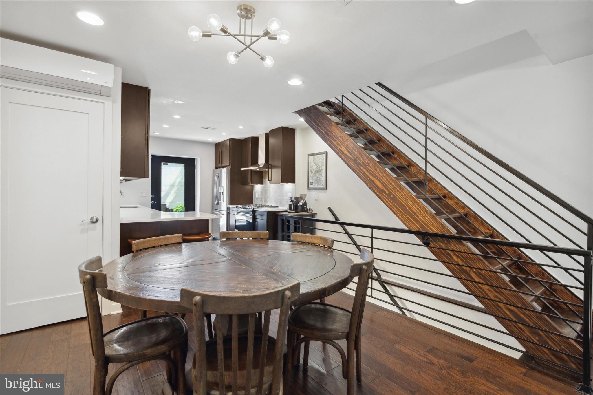 2031 Pemberton Street Philadelphia, PA 19146 - Photo 5 of 27