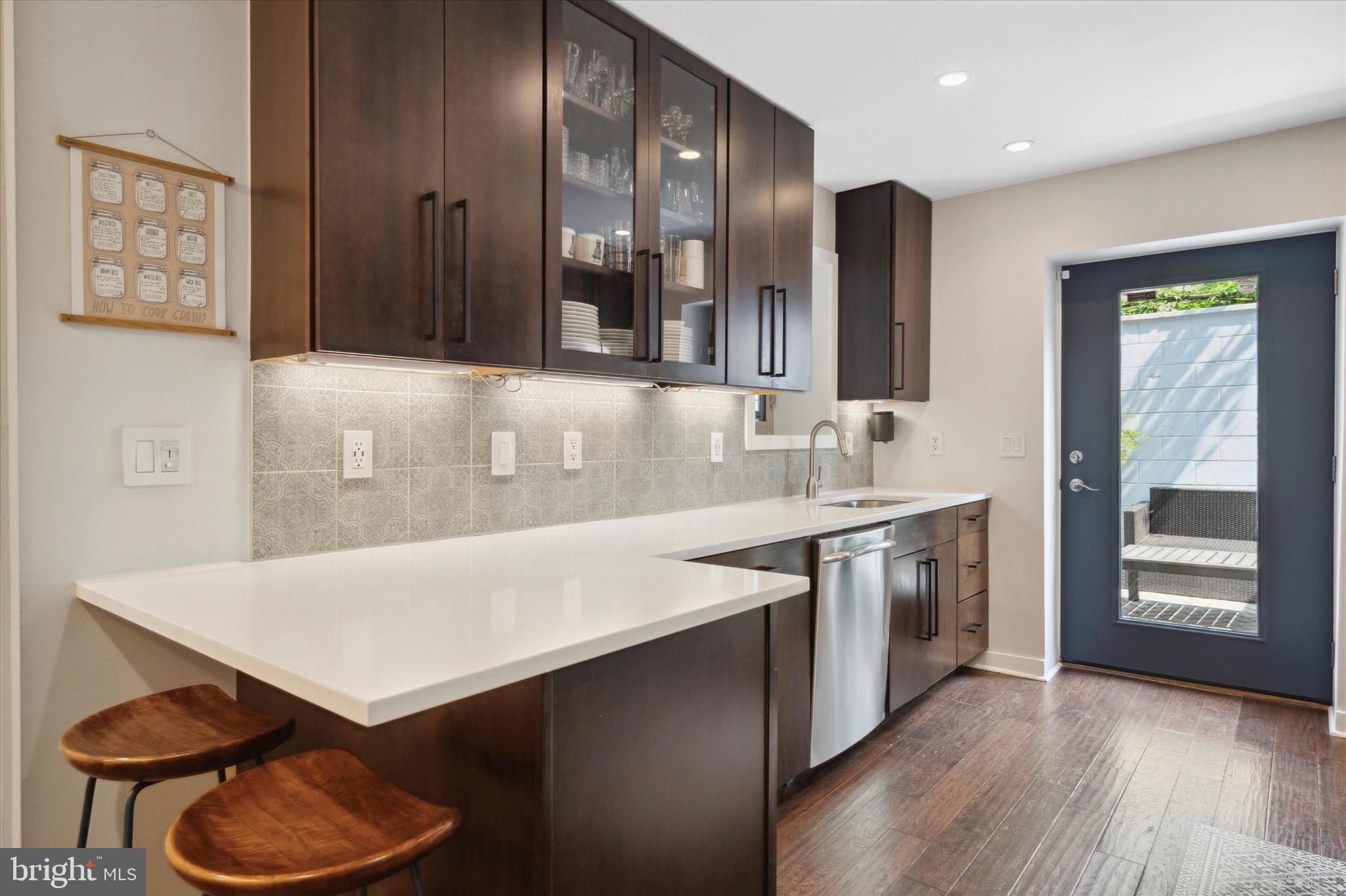 2031 Pemberton Street Philadelphia, PA 19146 - Photo 8 of 27