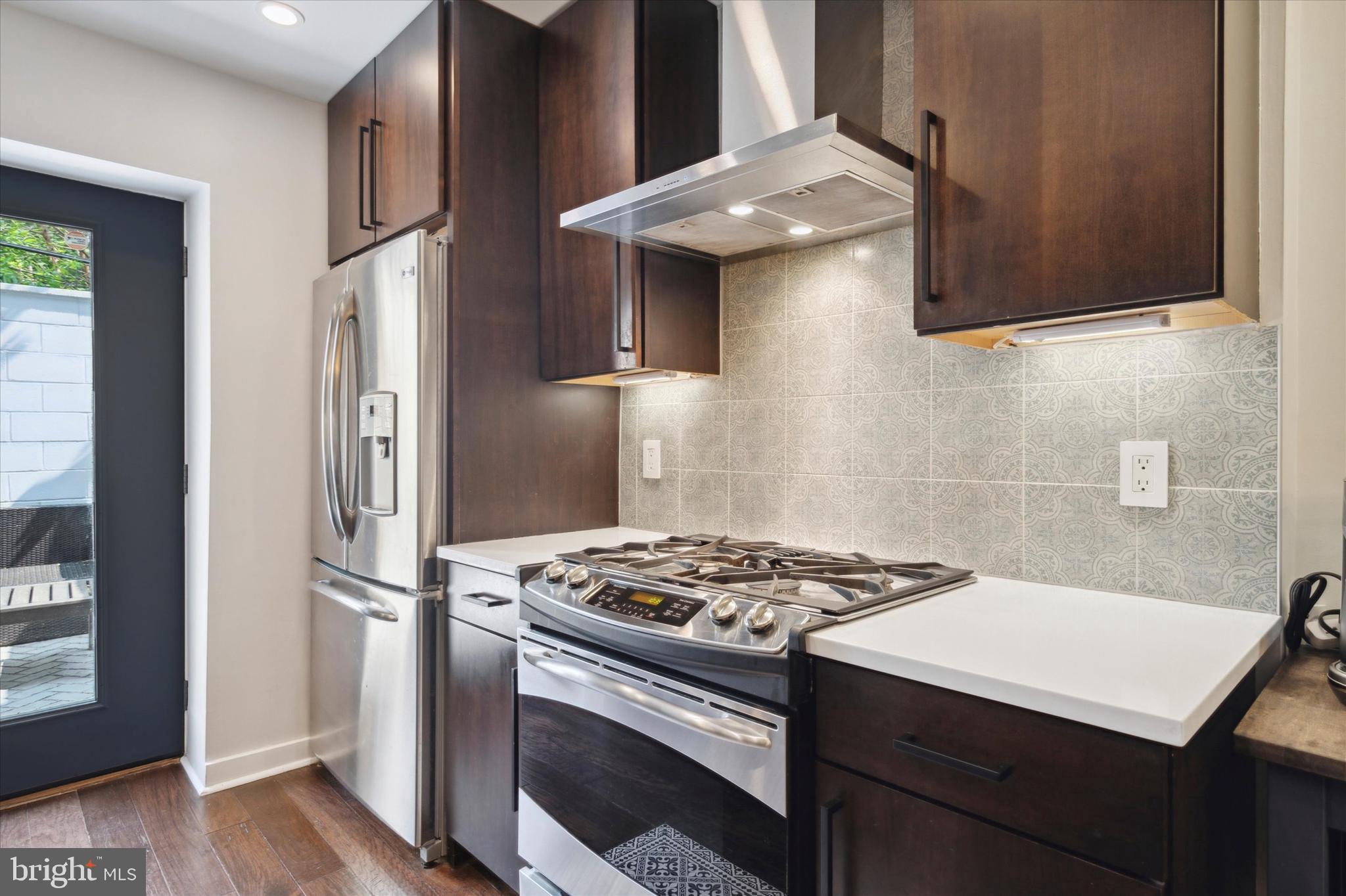 2031 Pemberton Street Philadelphia, PA 19146 - Photo 9 of 27