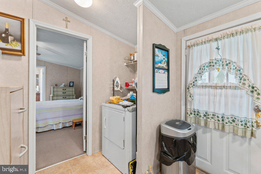 4305 Ridge Drive Mount Airy, MD 21771 - Photo 14 of 24 Gallery Image 14