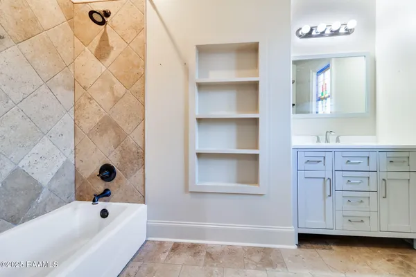 $575,000 | 220 Edgewood Avenue, Rayne, LA 70578