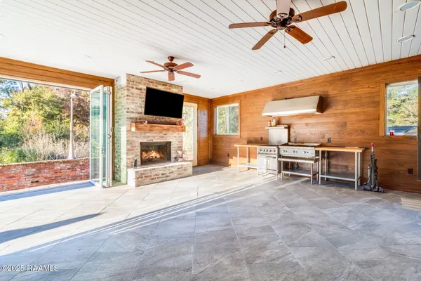 $575,000 | 220 Edgewood Avenue, Rayne, LA 70578