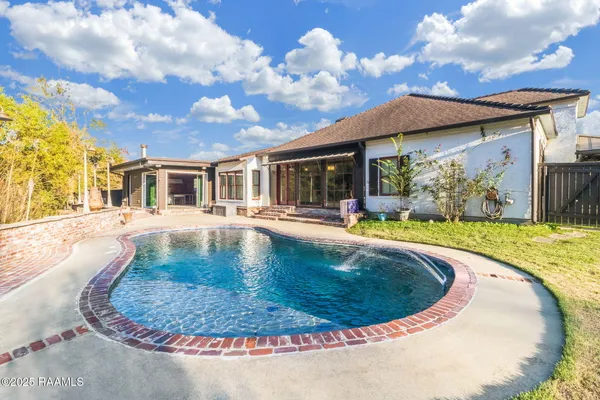 $575,000 | 220 Edgewood Avenue, Rayne, LA 70578