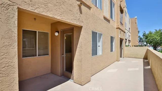 a view of an entryway of the house