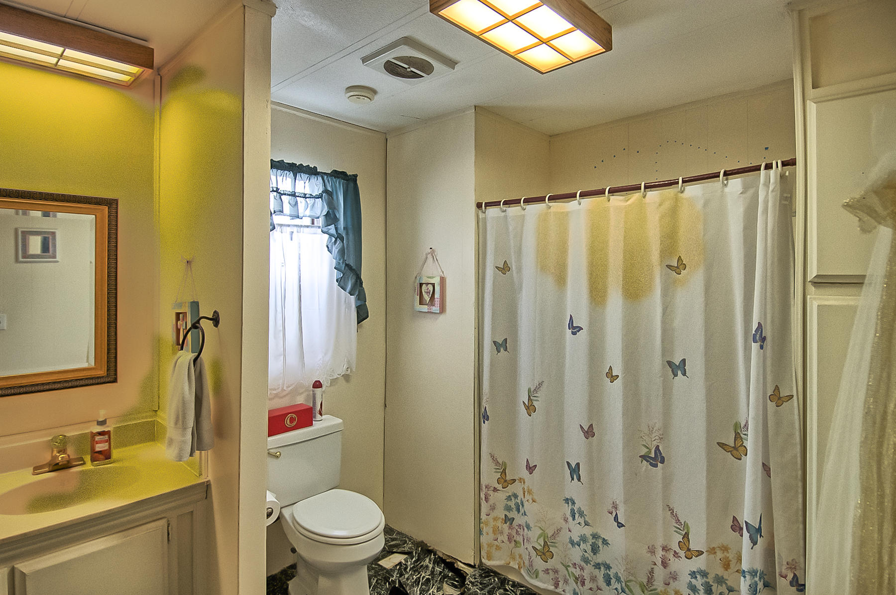 19397 Anna Road Anderson, CA 96007 - Photo 12 of 42 Bath 1