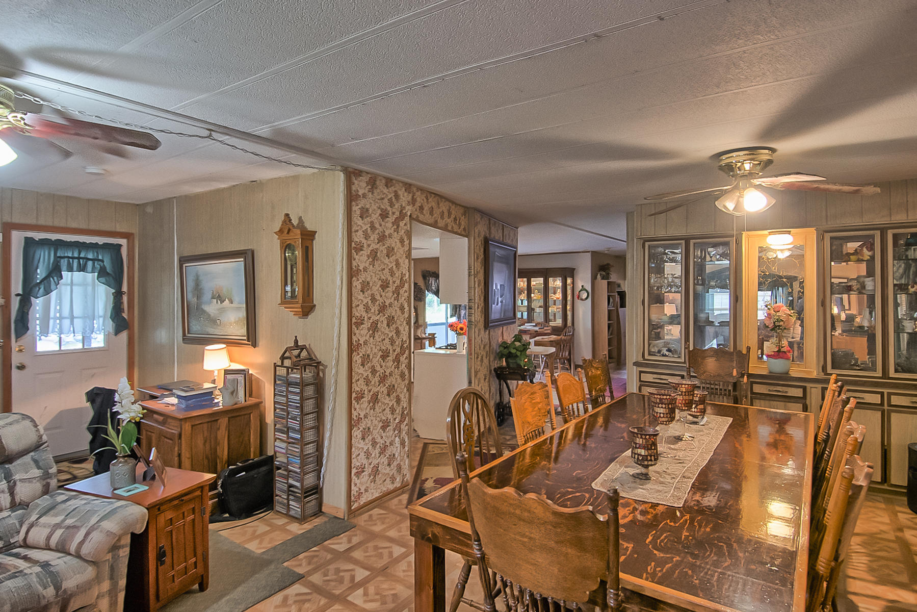 19397 Anna Road Anderson, CA 96007 - Photo 2 of 42 Dining/Living