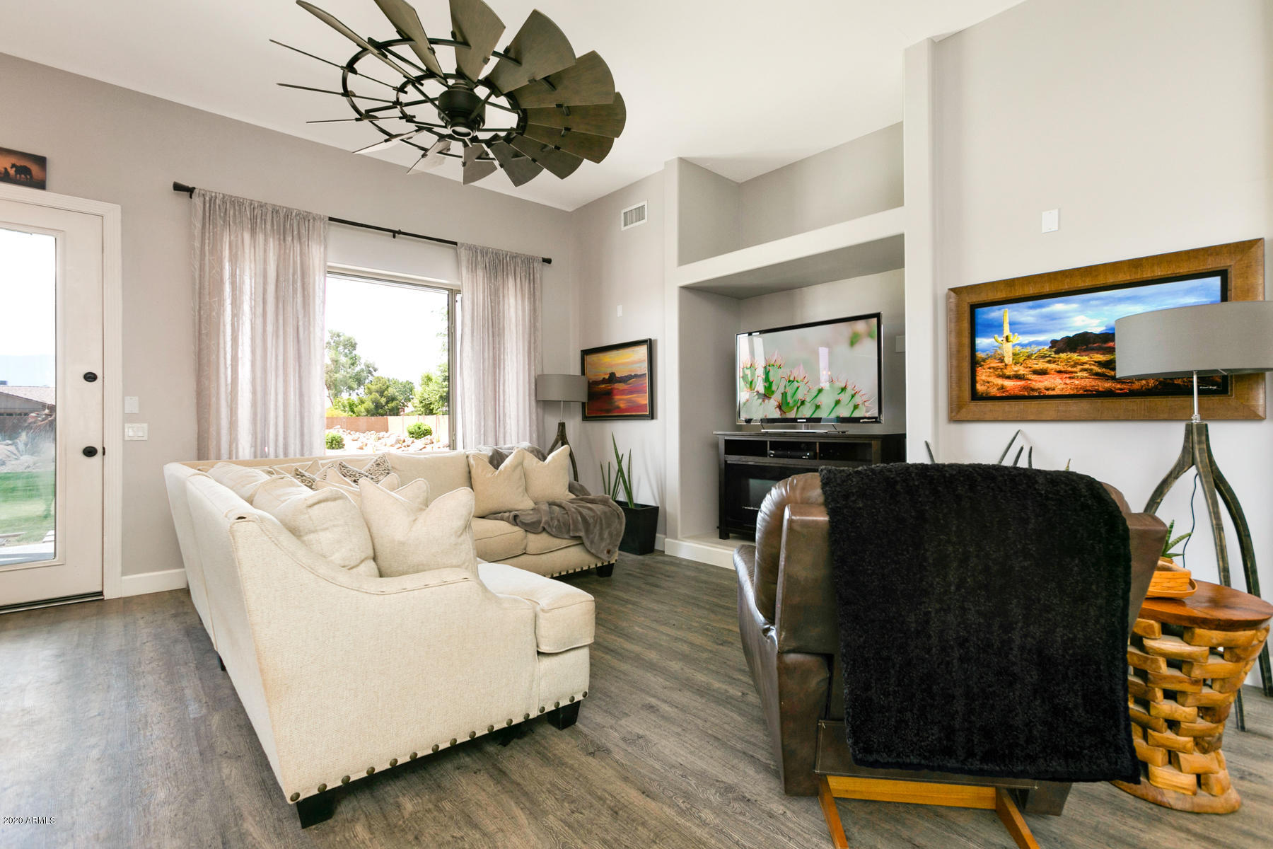 719 West Cloud Road Phoenix, AZ 85086 - Photo 5 of 60 719 W Cloud Rd