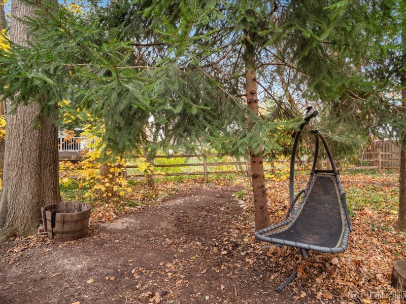 2040 Forest Ridge Road St. Charles, IL 60174 - Photo 33 of 33 a view of a yard with basketball court