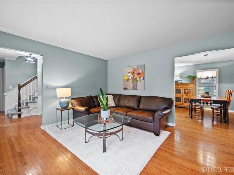 2040 Forest Ridge Road St. Charles, IL 60174 - Photo 7 of 33 a living room with furniture and wooden floor
