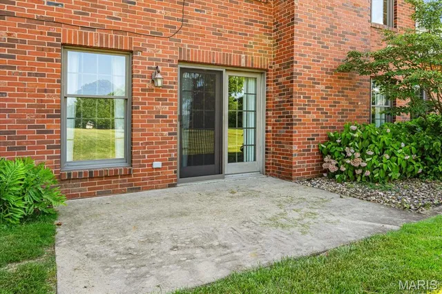 $598,800 | 1609 10th Fairway Drive, Belleville, IL 62220