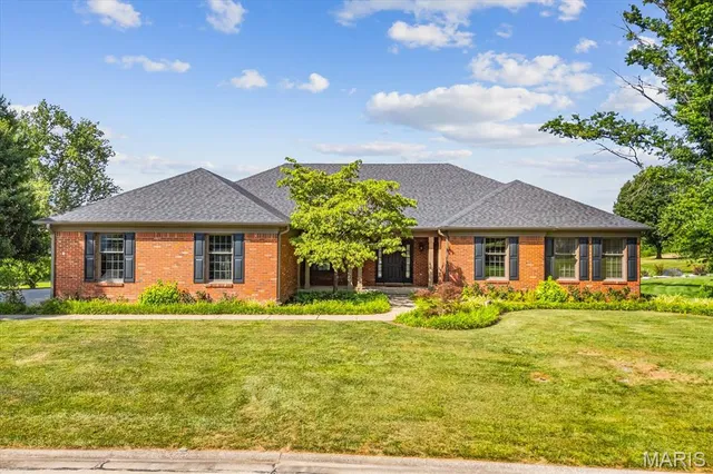 $598,800 | 1609 10th Fairway Drive, Belleville, IL 62220