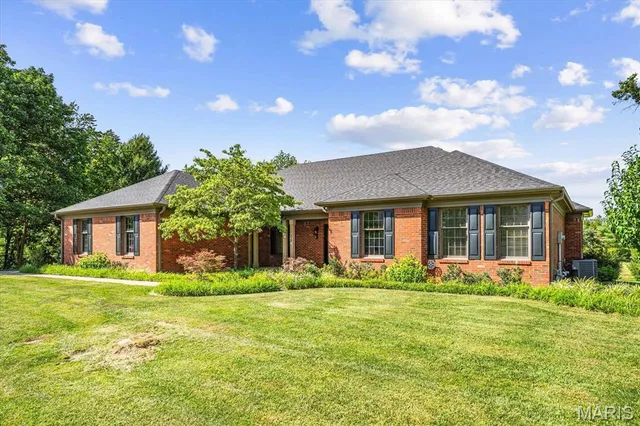 $598,800 | 1609 10th Fairway Drive, Belleville, IL 62220