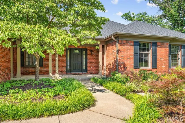 $598,800 | 1609 10th Fairway Drive, Belleville, IL 62220