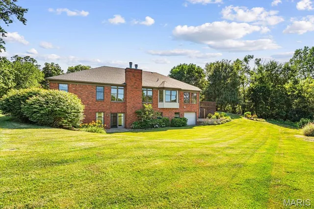 $598,800 | 1609 10th Fairway Drive, Belleville, IL 62220