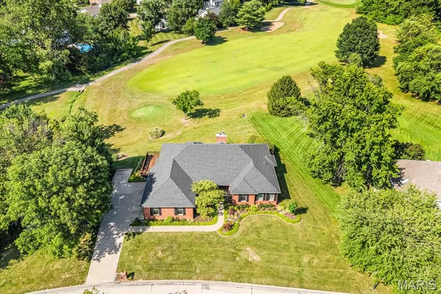 $598,800 | 1609 10th Fairway Drive, Belleville, IL 62220